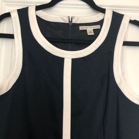 Banana Republic Sleeveless Shift Dress - Picture 3 of 5